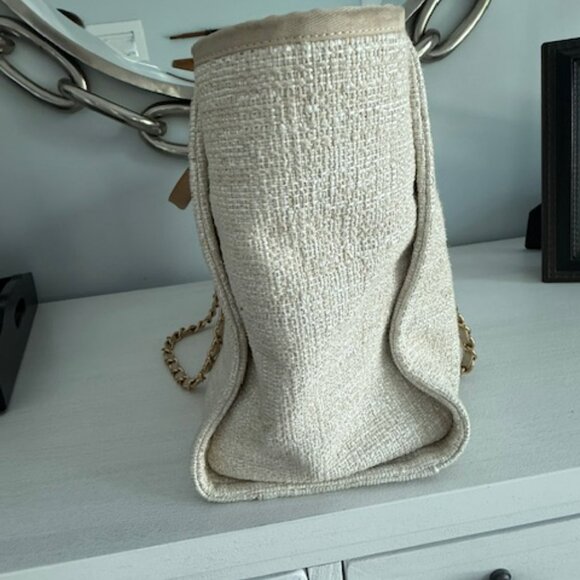 2018 Chanel Boucle Lurex Deauville Medium Tote Bag - Picture 4 of 15